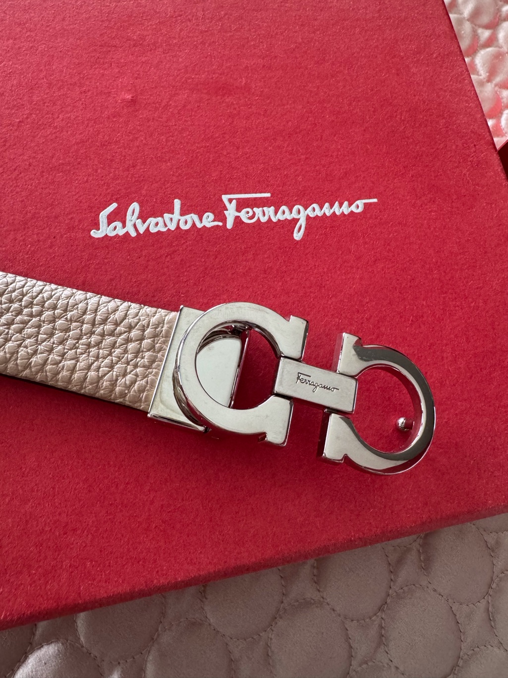 Salvatore Ferragamo Women Two-Tone Reversible Leather Belt In Beige And Black